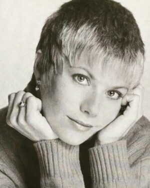 Glynis Barber Instagram - Here’s a throwback to when I was so sick of my hair I cut it all off. Post Dempsey and Makepeace in about 1989. #tbt #shorthairdontcare