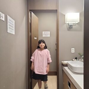 Go Do-yeon Instagram - #일상스타그램💕🍮🍰🍦 
#아역배우고도연👧 
#여긴어디지?
#잠을잘못잤는지목이안돌아감😒 
#담걸림😱 
#한의원( 찜질후 침치료 )
#친절한원장님👍 

잠을 잘못잤는지 목이 아프다고 ㅠㅠ 
딱봐도  담걸린것 같다 🤣🤣 
침치료는 처음인데 ㅎㅎ 부항까지 🤣🤣🤣