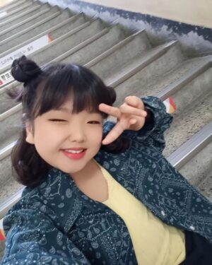 Go Do-yeon Instagram - #일상스타그램💕🍮🍰🍦
#아역배우고도연👧 
#주말아침일상시작👋 
#넌뭐하니 ?🥰🥰🥰
#혼자서도잘놀아요🎶 
#셀카놀이삼매경👧👧🎵🎶 
#다컷다다컷어👍👏
#오빠셔츠입고 ㅎㅎ 
#새벽부터강행군😮‍💨 

새벽부터 나와서 ...🥰🥰🥰
엄마도 찾지않고 혼자 잘 놀아준 딸
고마워^^ 이모들께서  얌전히 잘있다고 ㅎㅎ