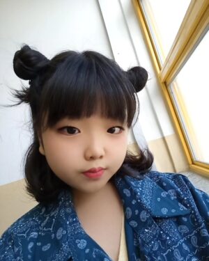 Go Do-yeon Instagram - #일상스타그램💕🍮🍰🍦
#아역배우고도연👧 
#주말아침일상시작👋 
#넌뭐하니 ?🥰🥰🥰
#혼자서도잘놀아요🎶 
#셀카놀이삼매경👧👧🎵🎶 
#다컷다다컷어👍👏
#오빠셔츠입고 ㅎㅎ 
#새벽부터강행군😮‍💨 

새벽부터 나와서 ...🥰🥰🥰
엄마도 찾지않고 혼자 잘 놀아준 딸
고마워^^ 이모들께서  얌전히 잘있다고 ㅎㅎ