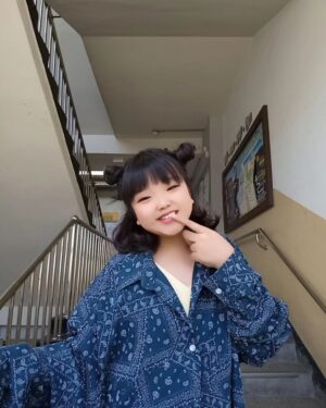 Go Do-yeon Instagram - #일상스타그램💕🍮🍰🍦
#아역배우고도연👧 
#주말아침일상시작👋 
#넌뭐하니 ?🥰🥰🥰
#혼자서도잘놀아요🎶 
#셀카놀이삼매경👧👧🎵🎶 
#다컷다다컷어👍👏
#오빠셔츠입고 ㅎㅎ 
#새벽부터강행군😮‍💨 

새벽부터 나와서 ...🥰🥰🥰
엄마도 찾지않고 혼자 잘 놀아준 딸
고마워^^ 이모들께서  얌전히 잘있다고 ㅎㅎ