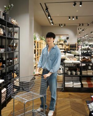 God Itthipat Thanit Instagram - Grab your carts 🛒 @hmhome 
#HMHome #MYHMHOME
#HMHomeCentralWorld