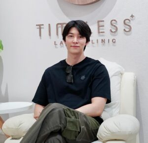 God Itthipat Thanit Instagram - ผมไว้ใจมาดูแลตัวเองที่ @timeless.laser.clinic ✨ที่นี่มี Timeless VIP Louge ด้วย ระหว่างรอทำโปรแกรม บนบรรยากาศ Garden Rooftop ใจกลางทองหล่อเป็นการเปิดประสบการณ์ที่เหนือกว่าการคลินิกความงามที่ ครบ จบในที่เดียวจริงๆ