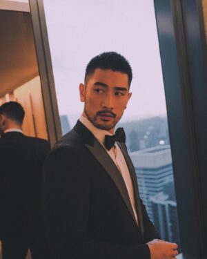 Godfrey Gao Instagram - 🥂Pre-Gala outfit snap without flash 📷For the complete video follow my IGTV 📺 #yoyuulab #marinedrive360tux #illuminateyournight #limitededition