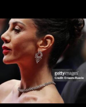 Gökçe Bahadır Instagram - Beraber yürüdük bu yollarda ☺️ 
Thank youuu 😘  @robertobravo.tr @robertobravo @zuleyhakuru @houra.siena.nezhad  @charlottetilbury 
hair @horeshko__  makeup @godina.worldwide 🩷@ahmetkoralturktm💪