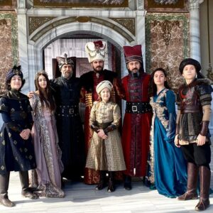 Gökhan Atalay Instagram - Kısa bir ara!
Her şey için, başta @elifsudeh ve @emrahomerkara olmak üzere, yönetmenimiz @boraonur 'dan, yardımcı oyuncularımıza kadar, çorbada tuzu olan tüm emekçi dostlarımıza çok teşekkür ederim.
Yeni sezona yeni sürprizlerle devam...
😎