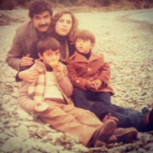 Gökhan Atalay Instagram - 25 sene olmuş babamı kaybedeli, 
Bana çoğu zaman
" baba olunca anlarsın" derdi, anlamazdım, şimdi anladım.😊 #babalargünü kutlu olsun
