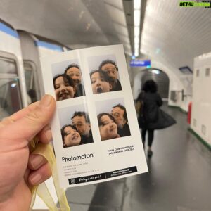 Gökhan Horzum Instagram - Kız babası olmak sarı kurdeleli çanta taşımayı gerektirir. 🙃