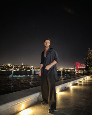 Gökhan Keser Instagram - #AboutLastNight 🖤 @elleturkiye #ellestyleawards2024 #herhalinleyıldızsın