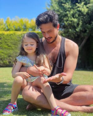 Gökhan Keser Instagram - “Küçük hanımlar, küçük beyler! Sizler, hepiniz geleceğin bir gülü, yıldızı ve ikbal ışığısınız. Memleketi asıl ışığa boğacak olan sizsiniz!” M. Kemal Atatürk.. 

23 Nisan Ulusal Egemenlik ve Çocuk bayramımız kutlu olsun 💙

W / Yaz’ımm.. 🫠