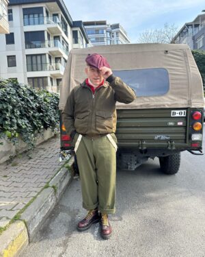 Gökhan Özoğuz Instagram - Bir gezintidir hayat 
Öyle bi çıkıp dolaşır gelirsin 
engebesinde ferahının hatrı kalır 
Nizamı göz yaşında saklıdır 
En güzeli, hepsinin bir andan ibaret olduğunu bildiğindeki lezzetidir.