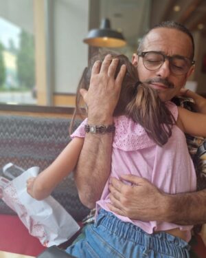 Gonçalo Diniz Instagram - Filha amada.
Muito amada. 
#momentoscomela
#família 
#Vivicas

Beloved daughter. 
Much loved. 
#momentswithher
#family 
#Vivicas