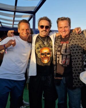 Gonçalo Diniz Instagram - Porque a vida só se vive uma vez.
GRANDE tarde/noite no Rock in Rio!
Sempre com o meu fiel irmão e Jony( my best) a viver todos os momentos e emoções. 
Não posso deixar de elogiar este rooftop da Hyundai.
Wow 👌👏. Nota 10
Uma vista privilegiada sem dúvida, mas o melhor mesmo foi a organização e a simpatia do staff.
Parabéns de verdade.
Obrigado querido @diamantinomartins, sempre a surpreender 😘
#Hyundai #hyundaiportugal
#hyundainorockinRio #hyundayinrio
#hyundayrocktheprogress

Because life is only lived once. 
GREAT afternoon/evening at Rock in Rio! 
Always with my faithful brother and Jony (my best) experiencing all the moments and emotions. 
I can't help but praise this Hyundai rooftop. 
Wow 👌👏. Grade 10 
A privileged view without a doubt, but the best part was the organization and friendliness of the staff. 
Real congratulations. 
Thank you dear @diamantinomartins, always surprising 😘 #Hyundai #hyundaiportugal 
#hyundainorockinRio 
#hyundayinrio