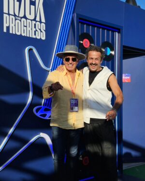 Gonçalo Diniz Instagram - Porque a vida só se vive uma vez.
GRANDE tarde/noite no Rock in Rio!
Sempre com o meu fiel irmão e Jony( my best) a viver todos os momentos e emoções. 
Não posso deixar de elogiar este rooftop da Hyundai.
Wow 👌👏. Nota 10
Uma vista privilegiada sem dúvida, mas o melhor mesmo foi a organização e a simpatia do staff.
Parabéns de verdade.
Obrigado querido @diamantinomartins, sempre a surpreender 😘
#Hyundai #hyundaiportugal
#hyundainorockinRio #hyundayinrio
#hyundayrocktheprogress

Because life is only lived once. 
GREAT afternoon/evening at Rock in Rio! 
Always with my faithful brother and Jony (my best) experiencing all the moments and emotions. 
I can't help but praise this Hyundai rooftop. 
Wow 👌👏. Grade 10 
A privileged view without a doubt, but the best part was the organization and friendliness of the staff. 
Real congratulations. 
Thank you dear @diamantinomartins, always surprising 😘 #Hyundai #hyundaiportugal 
#hyundainorockinRio 
#hyundayinrio