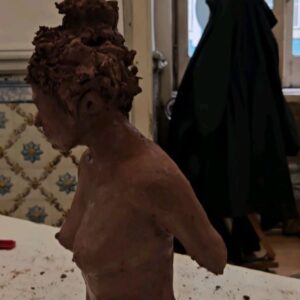 Gonçalo Diniz Instagram - Uma das grandes paixões da minha vida é sem dúvida a escultura. Sempre foi!
Meu avô o excelentíssimo Sr. Macário da Rocha Diniz professor na escola de Belas artes no Porto ensinou-me a ter visão e a ter paixão pelas artes.
Mas só posso agradecer ao meu professor @dio__costa 
Pelo empenho em não desistir de mim, da minha ansiedade em querer avançar os processos e por ter encontrado a forma certa de chegar e passar da forma mais simples o que deveria ser. 🙏
Sou outra pessoa( artista) , e é impressionante como TODAS as ARTES estão interligadas no seu todo e como é importante entender um pouco de todas... só complementa.
Muito feliz com o resultado.
E claro que essa energia veio para casa e a VITÓRIA Amou. 
Viva as ARTES
Viva a ESCULTURA 
#vidadeator 
#vidaseartista

One of the great passions of my life is without a doubt sculpture. 
Was always! 
My grandfather, the excellent Mr. Macário da Rocha Diniz, professor at the School of Fine Arts in Porto, taught me to have a vision and a passion for the arts. 
But I can only thank my teacher @dio__costa For my commitment to not giving up on myself, for my anxiety in wanting to advance the processes and for having found the right way to get to and convey in the simplest way what should be. 🙏 
I'm another person (artist), and it's impressive how ALL the ARTS are interconnected as a whole and how important it is to understand a little of them all... 
it just complements. 
Very happy with the result. 
And of course this energy came home and VITÓRIA loved it. 
Long live the ARTS 
Long live SCULPTURE 
#acrtorslife 
#artistlife