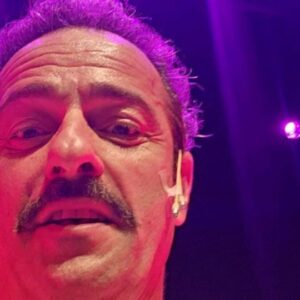 Gonçalo Diniz Instagram - Obrigado LISBOA!
Muito obrigado a TODAS as pessoas que tornaram estes 5 dias FANTÁSTICOS.
Que público maravilhoso, que energia. 
Sem palavras para descrever a sensação e gratidão! 🙏
Ficam as emoções 
Ficam os abraços da família e amigos que te alimenta mais que tudo
Ficam as relações que se fazem
Ficam as memórias de cada canto onde passamos
Ficam as alegrias
Ficam também estas imagens para quem gosta de ver o resultado de um longo e árduo processo teatral.
Viva o TEATRO 
Viva o PÚBLICO 
Viva o PÚBLICO 
Viva o PÚBLICO 
Viva o PÚBLICO 
#casinodelisboa 
#monologosdopenis 
#vidadeator 

Thank you LISBON! 
Thank you very much to ALL the people who made these 5 days FANTASTIC. 
What a wonderful audience, what energy. 
No words to describe the feeling and gratitude! 🙏 
The emotions remain 
The relationships that are made remain 
There are memories of every corner we pass through 
The joys remain 
These images are also available for those who like to see the result of a long and arduous theatrical process. 
Long live THEATER 
Long live the PUBLIC 
Long live the PUBLIC 
Long live the PUBLIC 
Long live the PUBLIC 
#lisboncasino
#monologosdopenis 
#actorslife