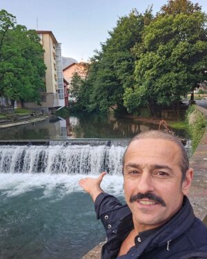 Gonçalo Diniz Instagram - Entre trabalho e diversão,
Vamos levando a vida com alegria.
Tão bom poder conhecer lugares, pessoas e gastronomia diferentes.
Recomendo vivamente este País Basco. 
Que gente boa.
Que comida boa.
Que lugares lindos.
E que história têm todos estes cantinhos.
Feliz😁
#trabalho 
#cinemaespanhol 
#vidaseartista 
#diversão 
#PaísBasco

Between work and fun, 
Let's live life with joy. 
It’s so great to be able to discover different places, people and cuisine. 
I highly recommend this Basque Country. 
What good people. 
What good food. 
What beautiful places. 
And what a story all these little corners have. 
Happy😁 
#work 
#cinemaespanhol 
#artistlife
#fun 
#Basquecountry