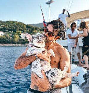 Gonzalo García Vivanco Instagram - Grazie mille.💙😘🙏🏼@verocampo & Marcello. #PadmaMagic 🇮🇹🇬🇷