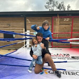 Gonzalo Valenzuela Instagram - Estamos listos para la exhibición de boxeo de mañana! Los y las esperamos este domingo 17 desde las 17:30, con 4 peleas, concursos, terremotos y choripanes 🇨🇱🥊 @ringlaguna @casa_lagunita @everlastcombatchile