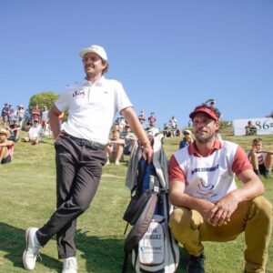 Gonzalo Valenzuela Instagram - En la cancha y en el ring siempre apoyando a @matiasdominguezb en su vuelta al golf profesional !!! @clubringo @ringolagunita  Este entrenamiento fortalece cualquier disciplina.
Suerte compadre