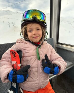 Gonzalo Valenzuela Instagram - Ver disfrutar la montaña como alguna vez yo la disfruté 🏔️ 
Lo heredado no se hurta. 
Gran fds de deporte, familia, montaña… maravillosa experiencia en @valle_nevado