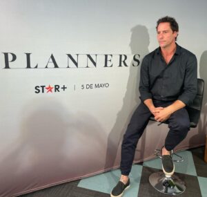 Gonzalo Valenzuela Instagram - Día de prensa para #planners 
Que linda ejercicio recordar los procesos días antes del estreno. 
5 de Mayo @starplusla