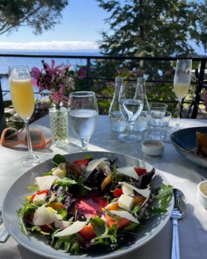 Gonzalo Valenzuela Instagram - Descubrir hotel @awapuertovaras ha sido una gran experiencia ✨
Vistas, comida, atención, paseos, todo espectacular! Gracias 🙏