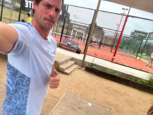 Gonzalo Valenzuela Instagram - Paddle,golf,box, amigos, familia y gracias !