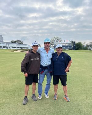 Gonzalo Valenzuela Instagram - Sueño cumplido ⛳️ 
Lo heredé de mi padre, Feliz día! 
Orgulloso de ver a @joaco_niemann y @mito_pereira representándonos 🇨🇱 #usopen
