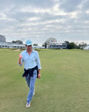 Gonzalo Valenzuela Instagram - Sueño cumplido ⛳️ 
Lo heredé de mi padre, Feliz día! 
Orgulloso de ver a @joaco_niemann y @mito_pereira representándonos 🇨🇱 #usopen