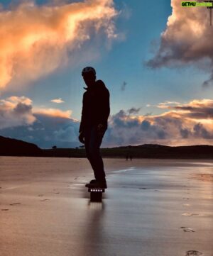 Goran Visnjic Instagram - #lockdown  lifesaver...😊... #onewheel #cornwall ...🙏🏻... #blessed