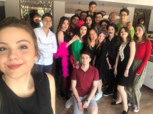 Gözde Okur Instagram - Oyun öncesi selfisi ❤️#bilfen