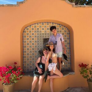 Grace Kaufman Instagram - 🌺 swipe for a surprise!