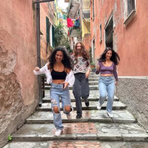 Grace Kaufman Instagram - Trio says ciao!