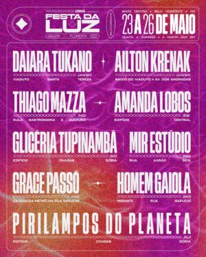 Grace Passô Instagram - Chegou a hora de conhecer as instalações que farão parte da 3ª edição da Festa da Luz!

Elas estarão espalhadas ao longo do nosso Circuito, proporcionando novas formas de ver e viver a cidade.

Ao todo serão 8 instalações em exposição durante todos os dias do festival, entre 23 e 26 de maio, no Viaduto Santa Tereza e seu entorno.

Conheça 3 das artistas que integram a Festa da Luz 2024:

Ailton Krenak (MG) ✨ Letreiro 📍 Baixio do Viaduto/ Avenida dos Andradas

> Ativista do movimento socioambiental e de defesa dos direitos indígenas. Seus pensamentos foram a grande inspiração para o tema da edição deste ano, Cidade Floresta. Sua obra letreiro chega para iluminar as ideias do nosso público com um convite para reimaginar a vida e o movimento na cidade.

Grace Passô (MG) ✨ Mandinga 📍 Escadaria da Rua Sapucaí

> Premiada atriz, diretora, curadora e dramaturga mineira, criou uma “frase-feitiço” para a Festa da Luz em formato de letreiro para promover o movimento do tempo e  provocar sonhos e recuperar lembranças do passado.

Pirilampos do Planeta (RJ) ✨ Pirilampos 📍 Edifício Chagas Dória

> O duo, formado por Lula Duffrayer e Flávio Carvalho, usa lixo plástico para criar esculturas em formato de correntes coloridas e iluminadas. Para a Festa da Luz, trarão uma instalação feita com mil metros de correntes de plástico reciclável que serão dispostas sobre a fachada do icônico Edifício Chagas Dória. A concepção e arquitetura da instalação foram desenvolvidas pela arquiteta e expógrafa Camila Schmidt @camilasch .

Logo mais a gente apresenta os outros seis artistas e suas instalações que fazem parte do line up da nossa 3ª edição.

[ Descrição da imagem no comentário fixado ]

Crédito foto Ailton: Fernando Rabelo

#FDL24 #festadaluzbh #cemig #energiadacultura #belohorizonte

CEMIG apresenta Festa da Luz 2024
Realização >> @casinha.ac - @hibrido.cc - @publica.art
Patrocínio exclusivo >> @cemigenergia