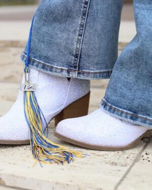 Gracie Whitton Instagram - Can’t believe how amazing these turned out! Here is a sneak peek! More to come! 📷 @ralphotoguy 👢 @lazyjranchwear 👖@walmart  @beabaylorbear #iamabaylorbear #BU26 🐻💚💛