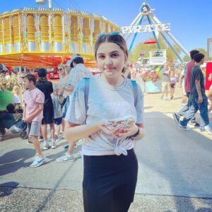 Gracie Whitton Instagram - Doing what Texas girls do….Texas State Fair and funnel cakes! Have you gone? This was my second time this year!