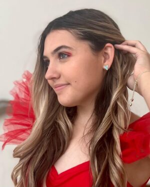 Gracie Whitton Instagram - Day 2! 
Crowning Day for Miss Teen Dallas is here and I am loving the day in red! ❤️❤️❤️❤️❤️❤️❤️❤️❤️❤️❤️❤️
* 👗 @sassypantzfortworth 
* Bracelets: @kendrascott #americanlegacyproducts
* Hair: @hannah_mckeon.22 
* Products: @hairitagebymindy 
* Earrings: #americanlegacyproducts

Thank you to my roomie, Hannah,for coming with me! Keeping me looking on point! 

  Sic Em’ Bears! 💚🐻💛