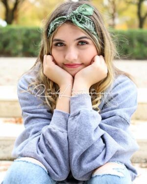 Gracie Whitton Instagram - Can’t believe how amazing these turned out! Here is a sneak peek! More to come! 📷 @ralphotoguy 👢 @lazyjranchwear 👖@walmart  @beabaylorbear #iamabaylorbear #BU26 🐻💚💛