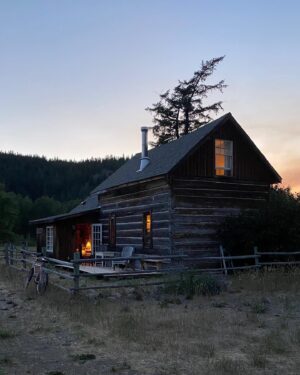 Gracyn Shinyei Instagram - So happy to be back filming season 9 of @wcth_tv  #hearties But… is this WCTH? You tell me.  There is a small clue or two.  This photo was taken last night.