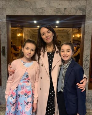 Gracyn Shinyei Instagram - Happy birthday to my twin @cwbatwoman “sista”. The evil on TV but angel in real life @avajoysleeth  I know I said happy birthday privately but a 2 day late birthday congrats makes your birthday last longer. Here is a pic with our set mom @michellemorgan_ from the first episode :) XOXO