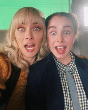 Gracyn Shinyei Instagram - Wow I can’t believe it’s over! This show has brought me so much joy and love and I hate to say goodbye! I made so many amazing friends and memories that I will always cherish! I look up to all the cast and crew I met on set!!! I’m so grateful that I got to play young Batwoman💗💗