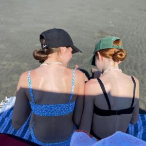 Gracyn Shinyei Instagram - We love the beach!! It’s 40 degrees out!!!! Almost too hot to go out🔥