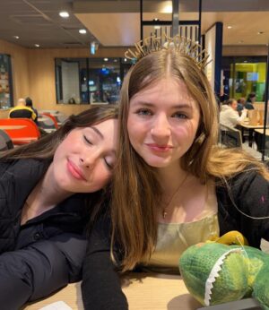 Gracyn Shinyei Instagram - December dump!

Hope everyone is having a great holiday season!💗☃️🏂🏔️

.

.

.

.
#holidays #family #tistheseason #snow #kitten #vancouver