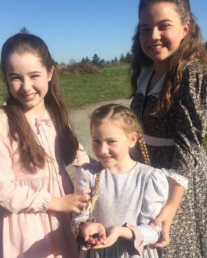 Gracyn Shinyei Instagram - HAPPY BIRTHDAY AVA!!!!! I can’t believe you are 15! I have absolutely loved growing up with you and I value our friendship so much. You’re like the little sister I never had. I love you sooooooo much and I hope you have the best day ever available🤍