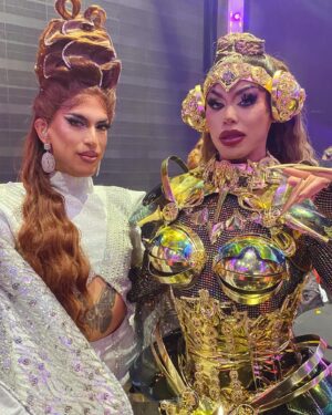 Grag Queen Instagram - Welcome to the club AGAIN!!! 🏆✨ @taigabrava 

Os deseo toda la felicidad y el amor del universo en esta nueva etapa. Estoy seguro de que @lalolitabanana y tú haréis un trabajo impecable. VIVA @dragracemexico ❤️‍🔥

La Temporada 2 de @dragracemexico se estrena solo en @wowpresentsplus este verano. 🏁
