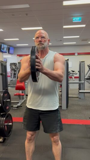 Graham McTavish Instagram - Today my wonderful friend and mentor in all things gym taught me a new dance move. Just make sure you have plenty of room on the dance floor in case of droppage. Many thanks to @samheughan for letting me steal one of his sleeveless tops. And of course to @teerichards #dancinginasleevelesstop #inandoutwitharoundobject #why
