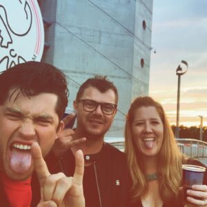 Graham Phillips Instagram - Ik kwam voor de koffie, bleef voor de metal