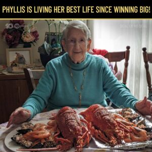 Grant Denyer Instagram - Phyllis’ dream of a two-lobster banquet has come true! We love you, Phyllis! 😍🦞🦞

#DealOrNoDealAU 6.00 Weeknights on @channel10au and @10playau