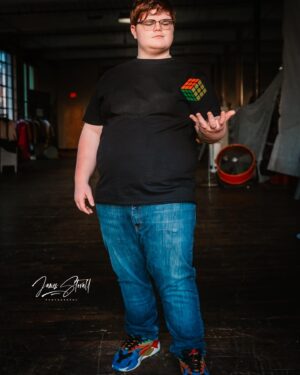 Grayson Thorne Kilpatrick Instagram - Have a great weekend. Go solve a @rubiks_official cube :) photo credit by @jstovallphotography set design by @stellaralchemysocialmedia  @delia.lindsey @gtkprshooting_the_stars event